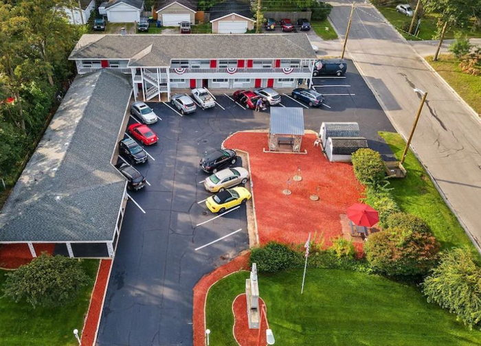 Grand Traverse Motel - From Web Listing (newer photo)